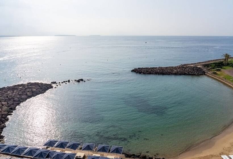 Номер Deluxe Вид на Море, Pullman Cannes Mandelieu Royal Casino