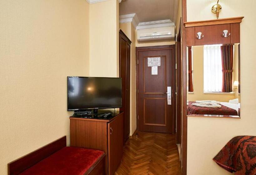 اتاق استاندارد سه نفره, Amber Hotel & Spa