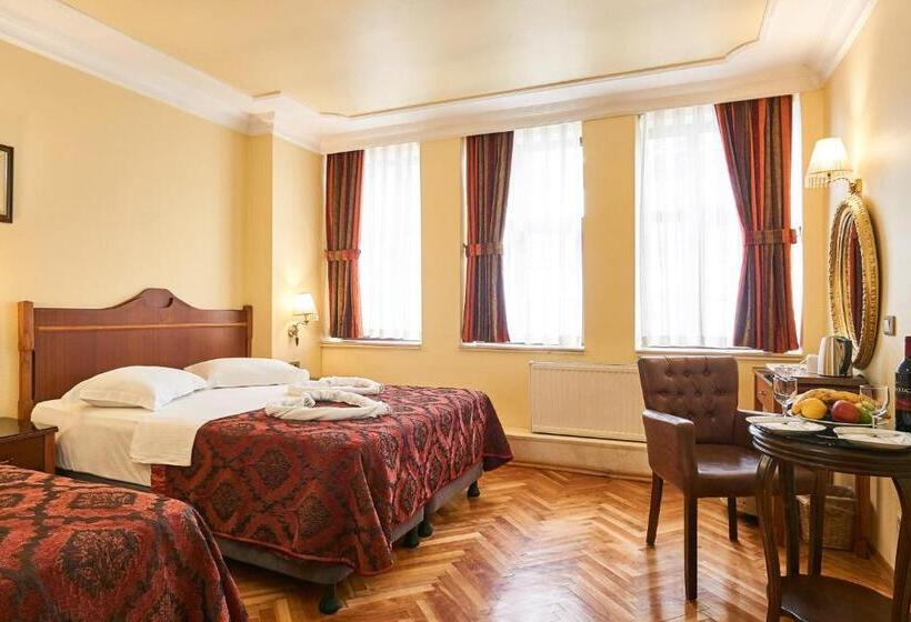 اتاق استاندارد سه نفره, Amber Hotel & Spa