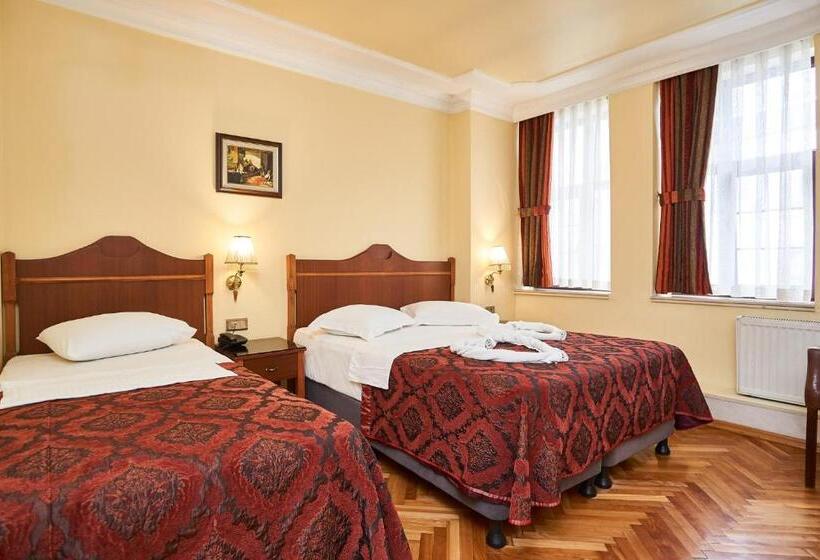 اتاق استاندارد سه نفره, Amber Hotel & Spa