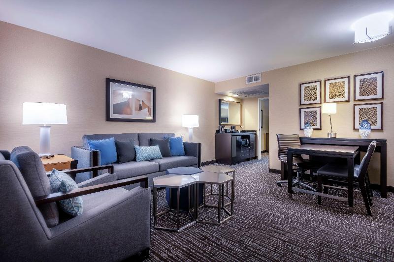带大床的套房, Embassy Suites By Hilton Los Angeles International Airport North
