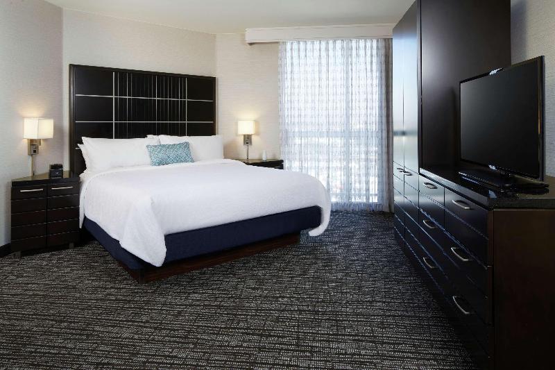 带大床的套房, Embassy Suites By Hilton Los Angeles International Airport North