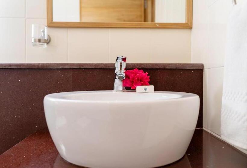 اتاق استاندارد با چشم‌انداز دریا, Le Relax Hotel And Restaurant