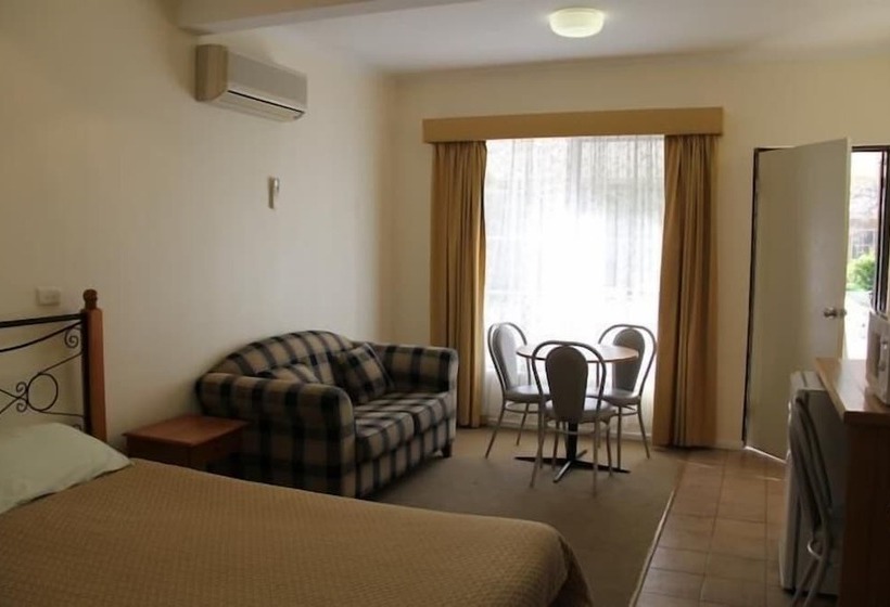 패밀리 룸, Bright Avenue Motor Inn