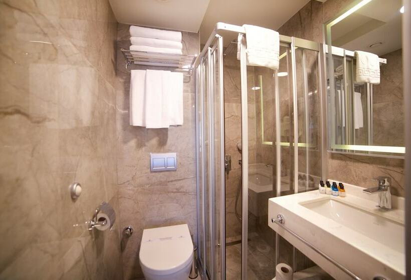 اتاق استاندارد سه نفره, Erboy Hotel Istanbul Sirkeci
