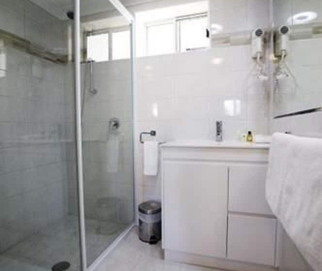 스위트, Moore Park Inn
