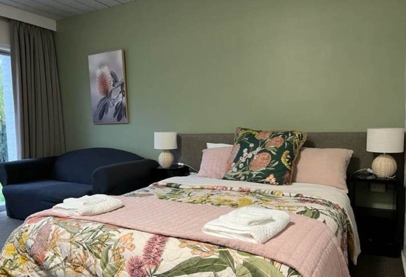 패밀리 룸, Riverbank Park Motel