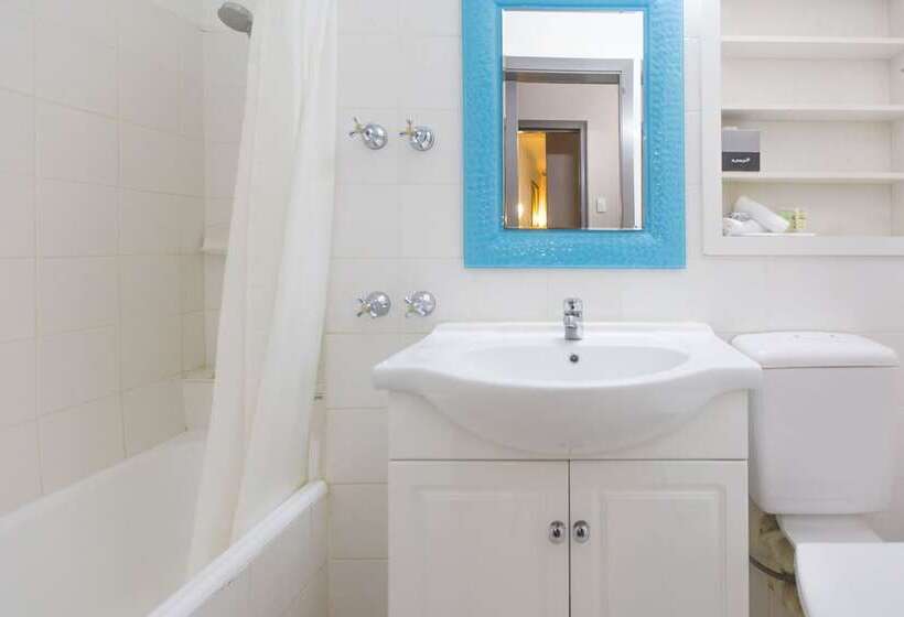 Семейный Номер, City Square Motel