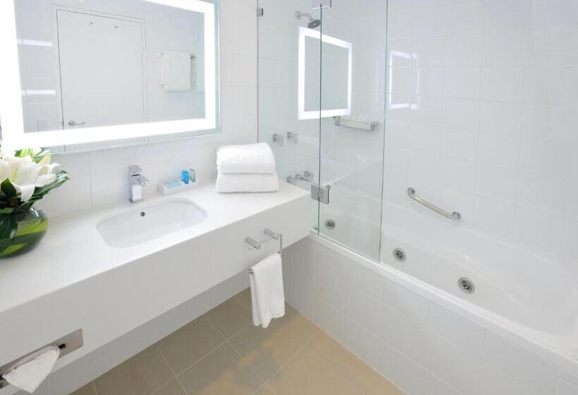 اتاق لوکس با تخت بزرگ, Novotel Melbourne Glen Waverley