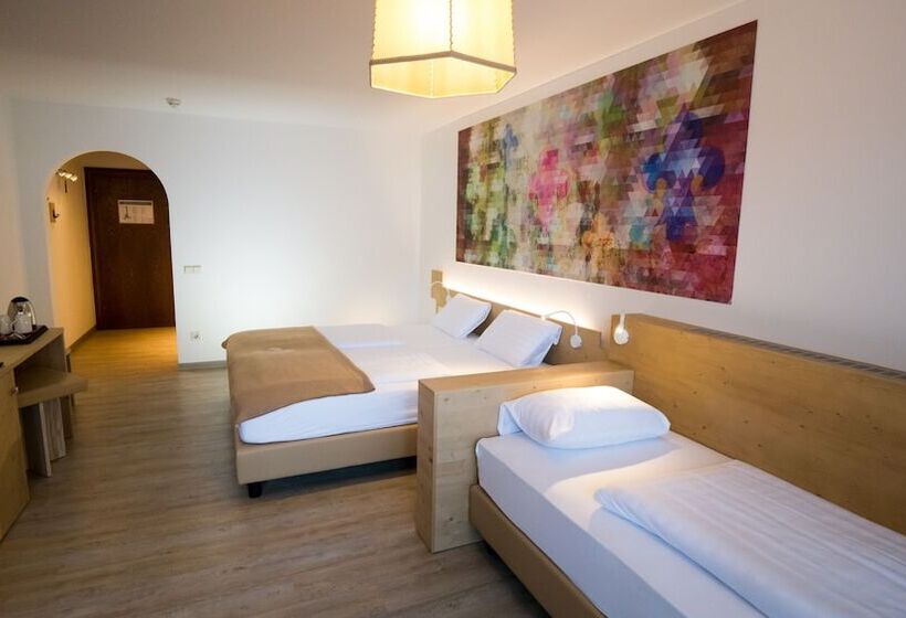 اتاق استاندارد سه نفره, Family Hotel Schloss Rosenegg
