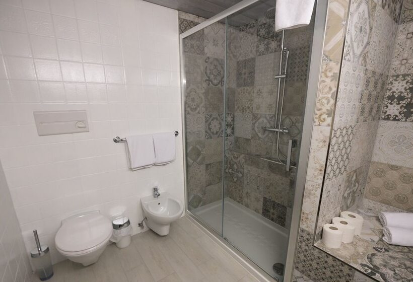 سوئیت خانواده 2 خوابه, Family Hotel Schloss Rosenegg