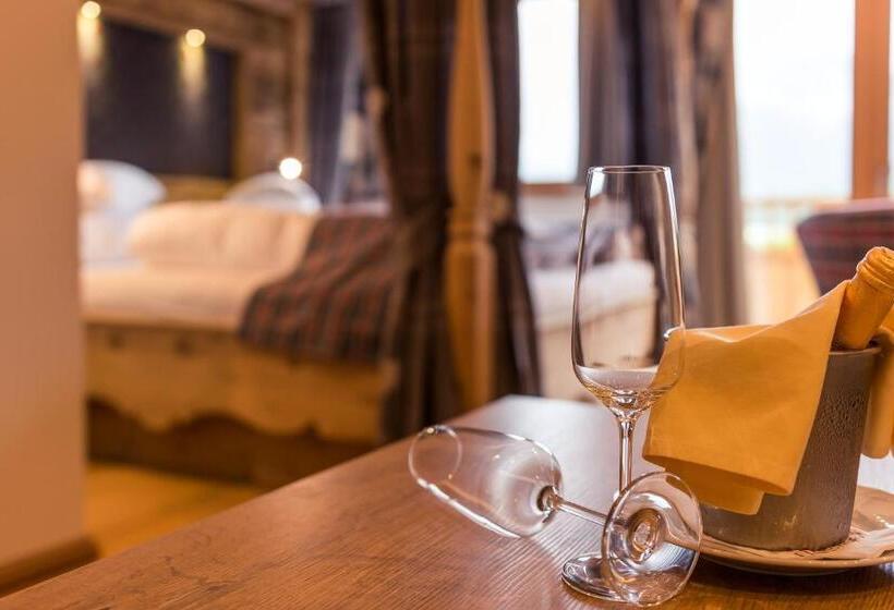 Люкс, Verwöhnhotel Kristall