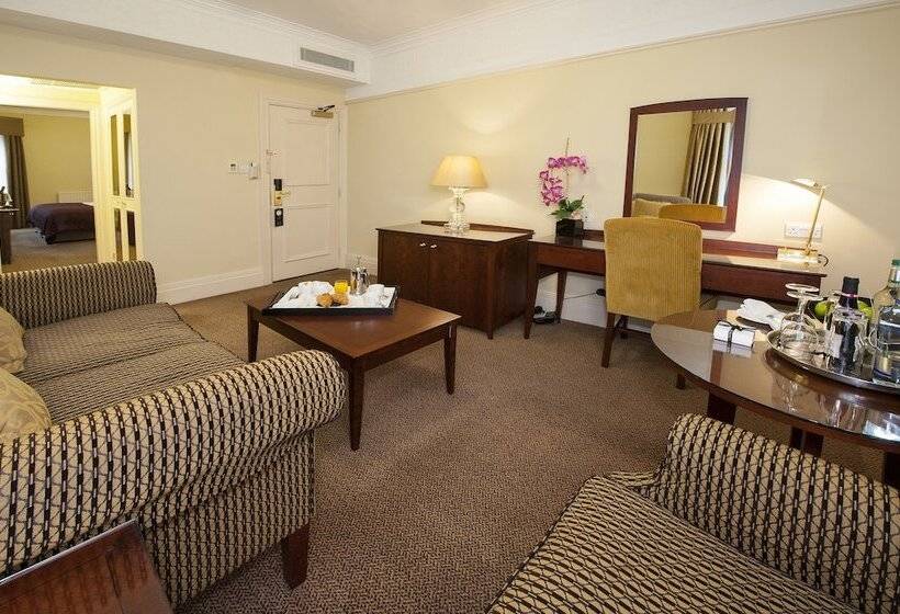 Suite, Macdonald Burlington