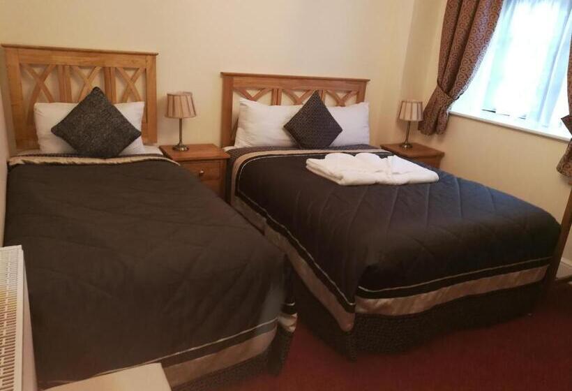 Семейный Номер, Crown Hotel Brackley
