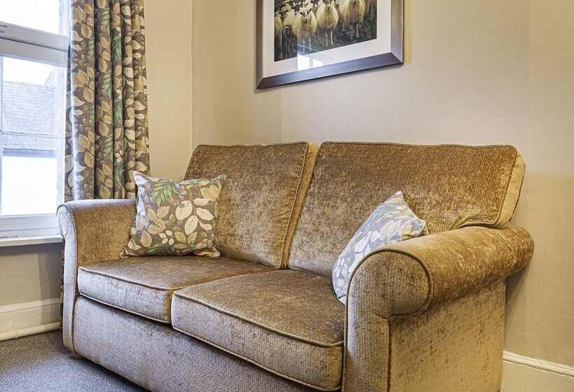 اتاق سوپریور خانوادگی, The Royal Oak Hotel, Welshpool, Mid Wales