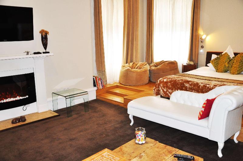 سوئیت با تخت بزرگ, Carmelite Hotel; Bw Signature Collection