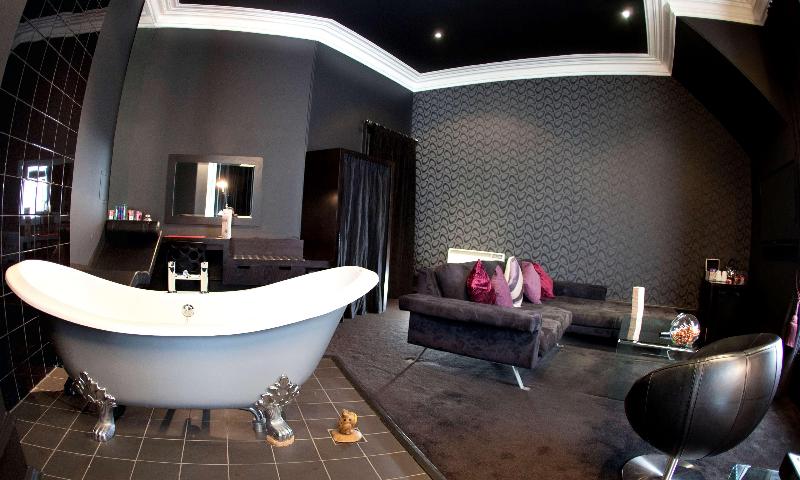 سوئیت با تخت بزرگ, Carmelite Hotel; Bw Signature Collection
