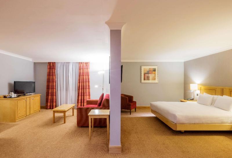 سوئیت جونیور با تخت بزرگ, Doubletree By Hilton  Swindon
