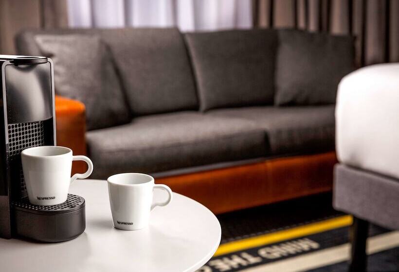 Номер Стандарт с Балконом, Ibis Styles London Gloucester Road