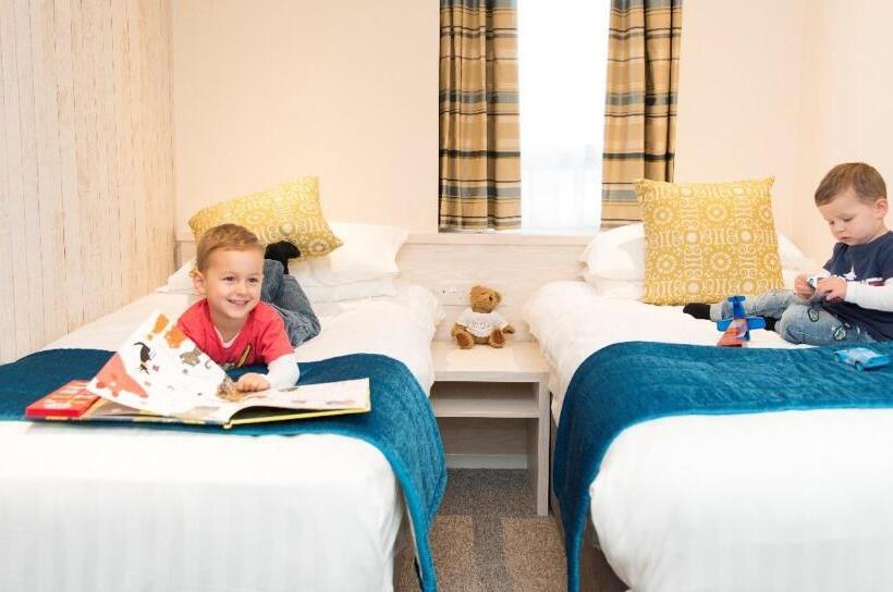 Family Connecting Room, St Ives