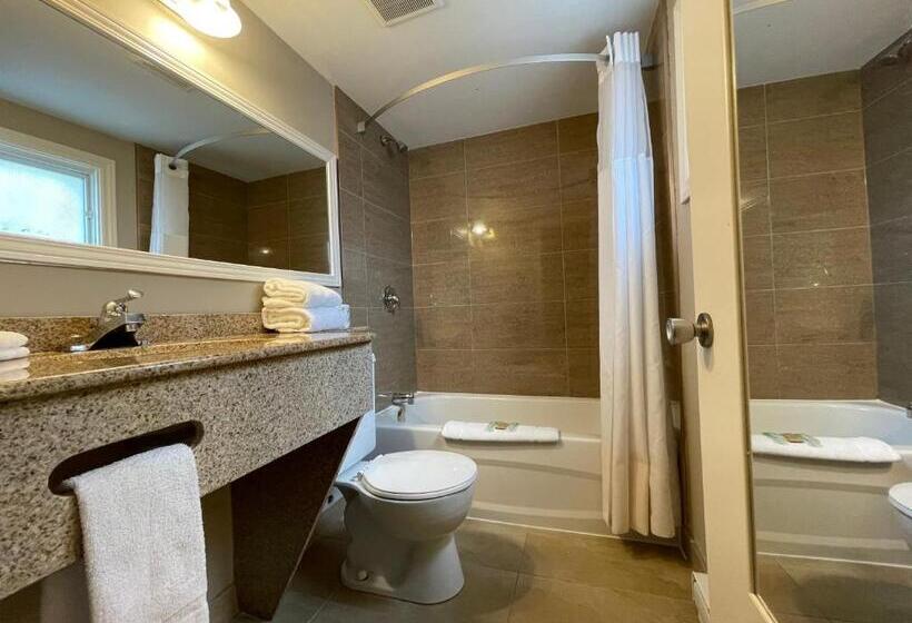 Номер Стандарт 2 Двуспальные Кровати, Super 8 By Wyndham Gananoque   Country Squire Resort