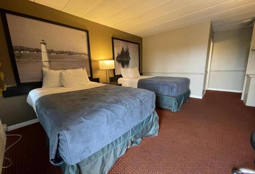 带2个双人床的标准工作室, Super 8 By Wyndham Gananoque   Country Squire Resort