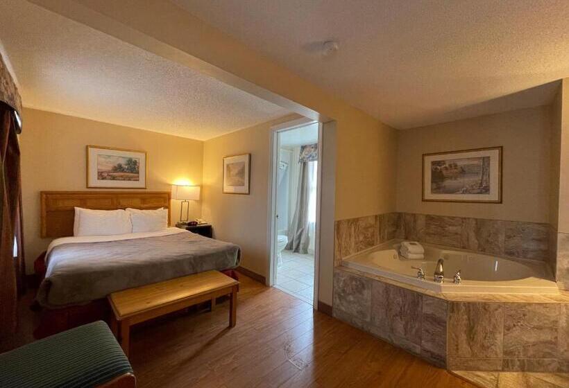 Люкс, Super 8 By Wyndham Gananoque   Country Squire Resort