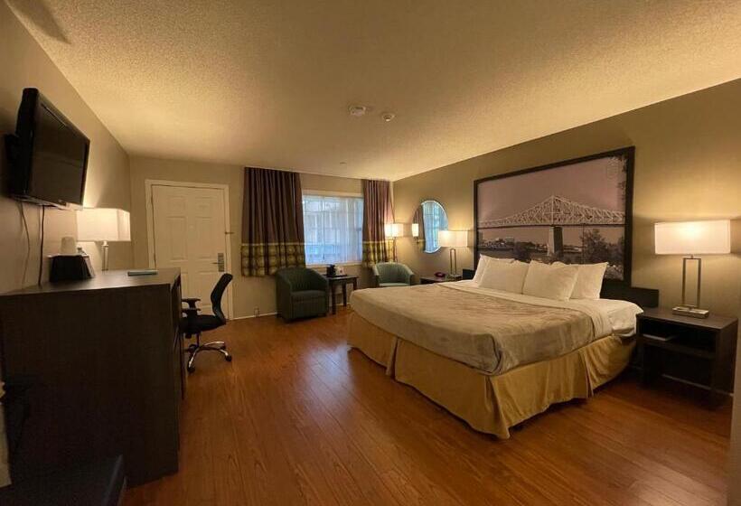 Номер Deluxe Кровать Кинг, Super 8 By Wyndham Gananoque   Country Squire Resort