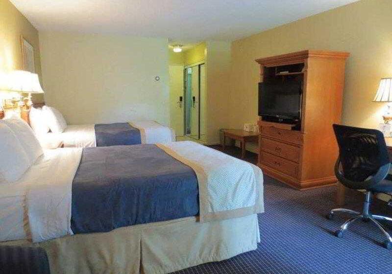 Номер Стандарт, Super 8 By Wyndham Gananoque   Country Squire Resort