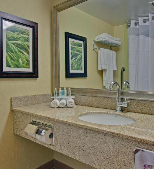 身障者適用スタンダードルーム, Holiday Inn Express Hotel & Suites Charlottetown, An Ihg