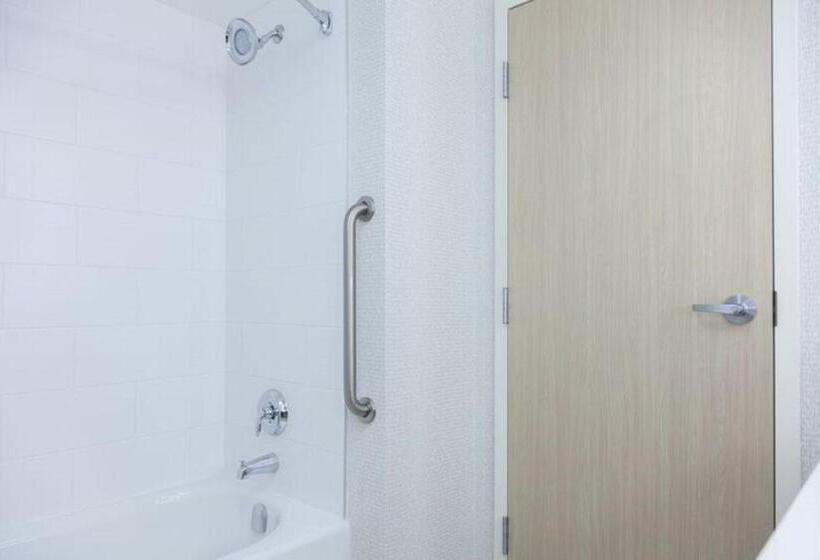 キングサイズベッドのスイートルーム, Holiday Inn Express Hotel & Suites Charlottetown, An Ihg