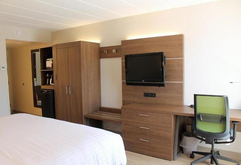 キングサイズベッドのスイートルーム, Holiday Inn Express Hotel & Suites Charlottetown, An Ihg