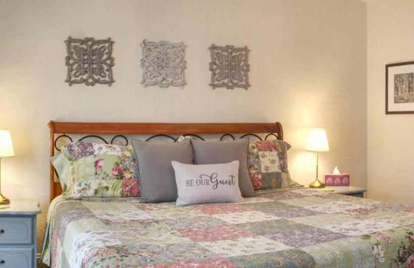 带大床的豪华间, Willow House Inn B&b