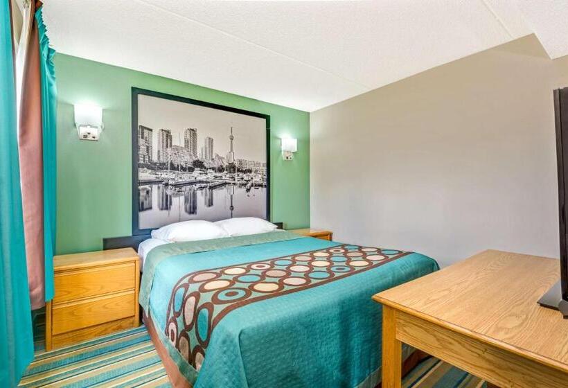 Номер Superior, Super 8 By Wyndham Toronto East On