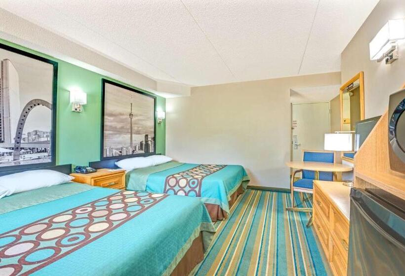 Номер Superior, Super 8 By Wyndham Toronto East On