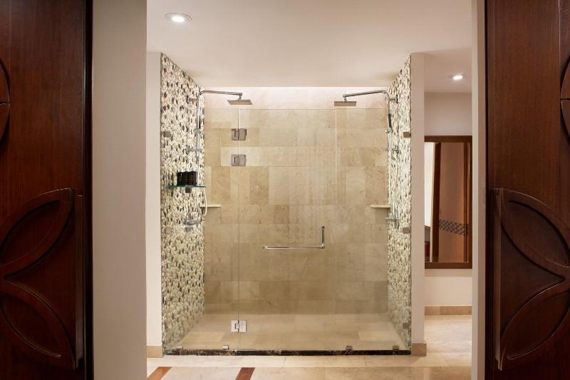 클럽 룸 킹침대, The Westin Reserva Conchal, An All Inclusive Golf Resort & Spa
