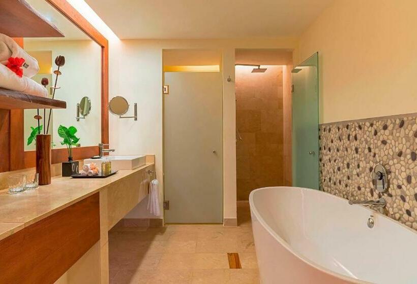 클럽 룸 킹침대, The Westin Reserva Conchal, An All Inclusive Golf Resort & Spa