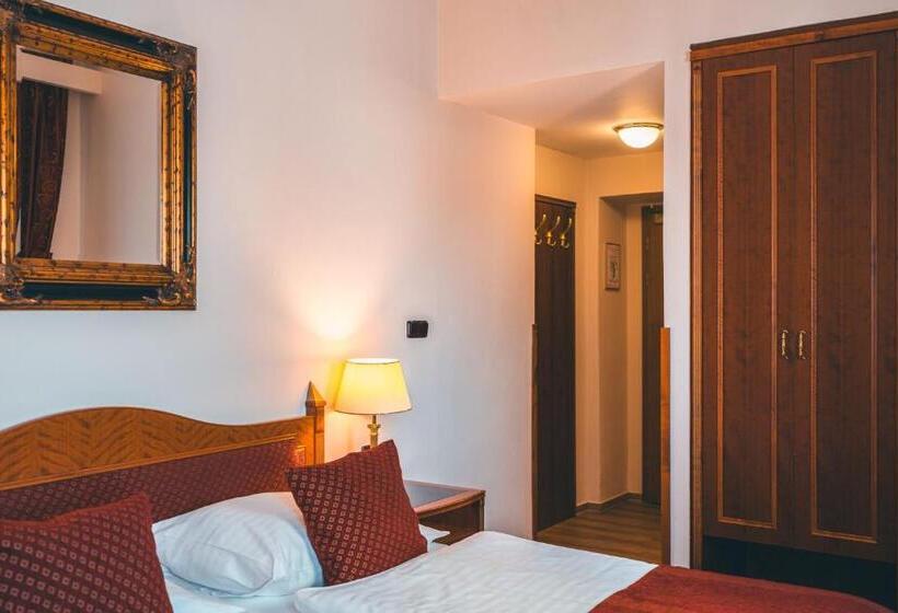 Quarto Estandar, Ariston Prague