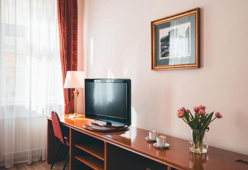 Quarto Triplo Estandar, Ariston Prague