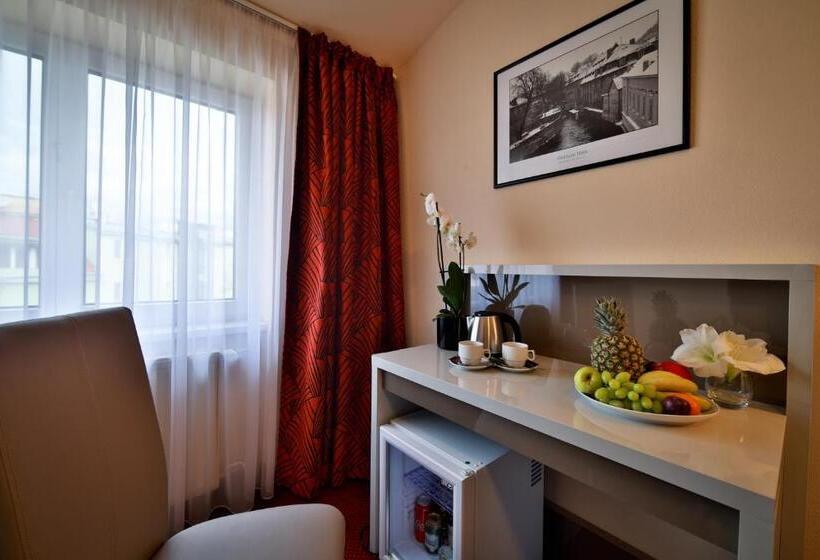 Quarto Superior, Ariston Prague