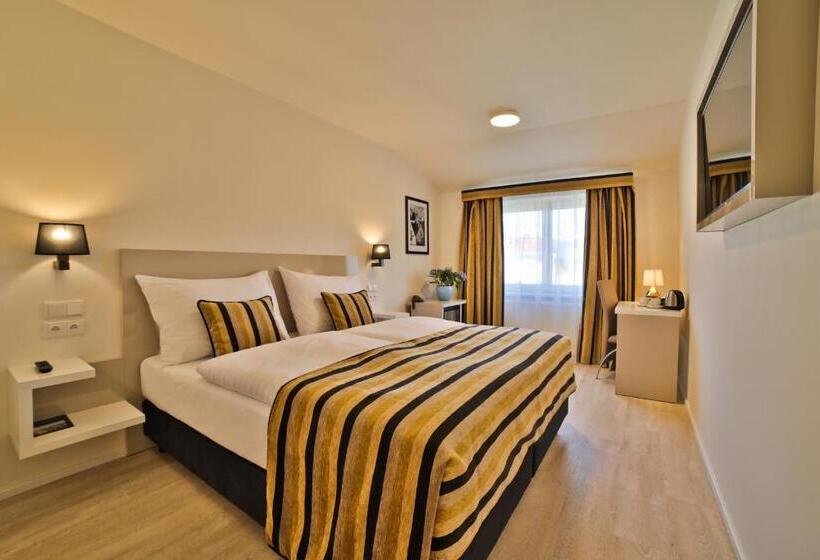 Quarto Superior, Ariston Prague