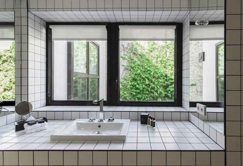 Номер Deluxe, La Maison Champs Elysees