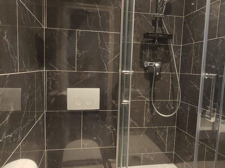 スタンダードルーム, Modern Est