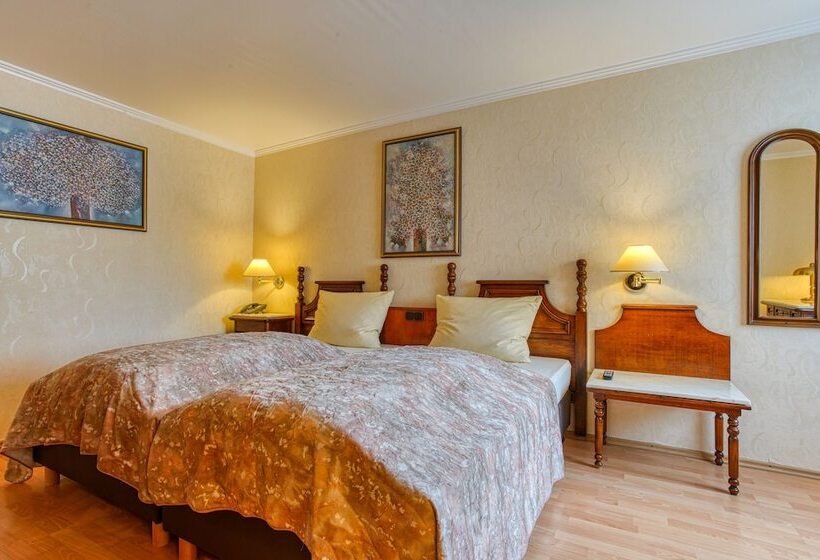 Четырехместный Номер Стандарт, Ff&e Hotel Bavaria