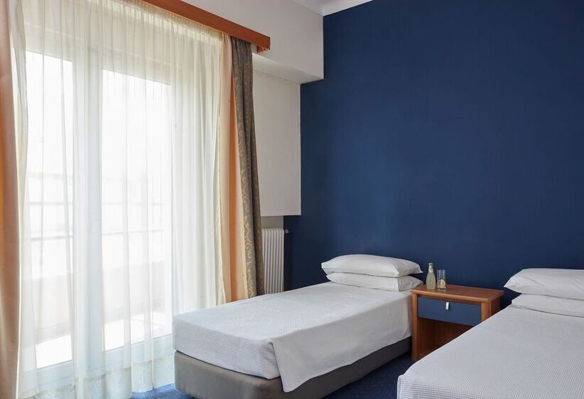 Standard Connecting Room, Lucy