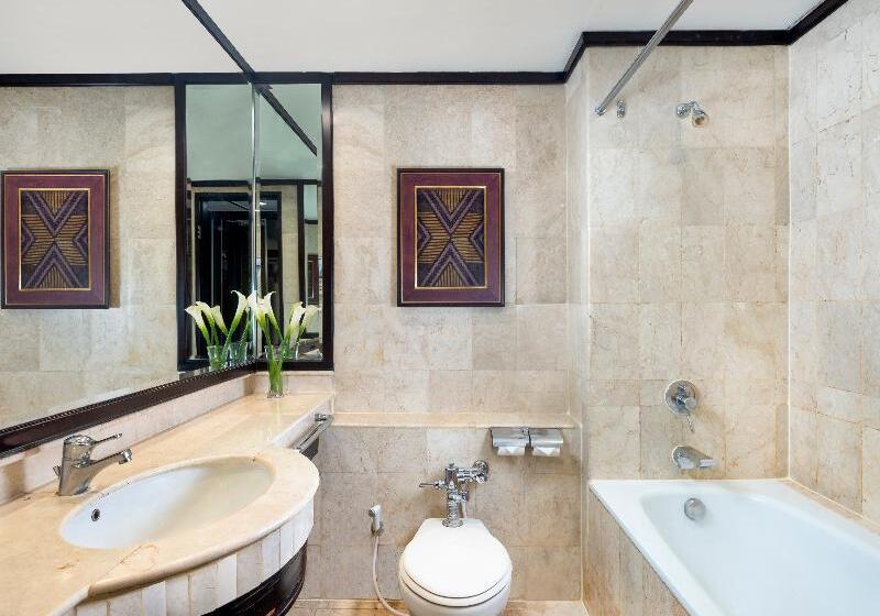 Номер Deluxe, Ciputra Semarang Managed By Swiss Belhotel International