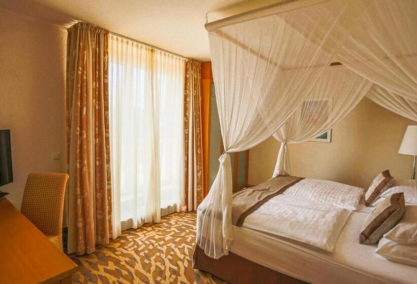 استودیو استاندارد با بالکن, Lotus Therme Hotel & Spa