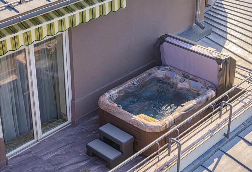 اتاق استاندارد با وان آب گرم, Lotus Therme Hotel & Spa