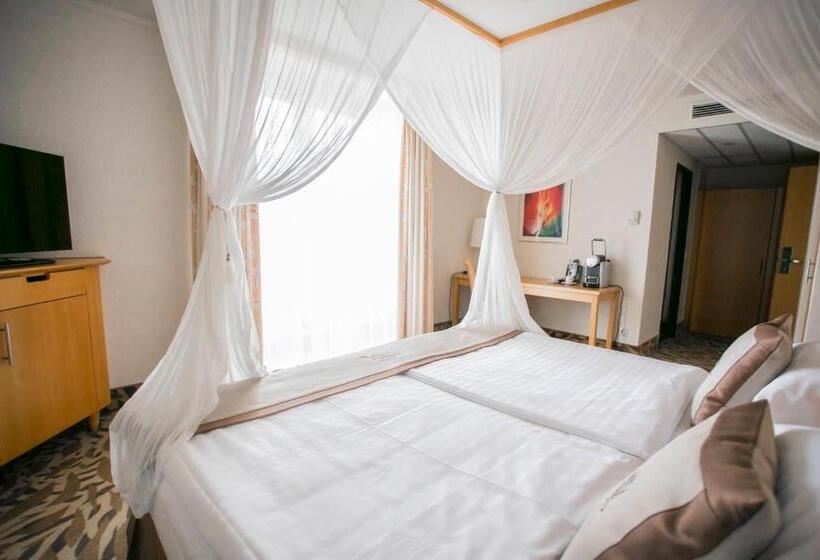 استودیوی لوکس, Lotus Therme Hotel & Spa