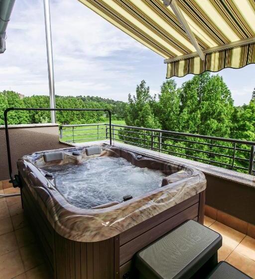 سوییت لوکس, Lotus Therme Hotel & Spa